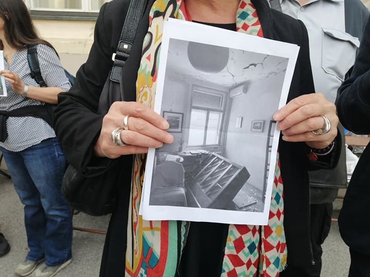 Stiže sve više fotografija devastiranih domova. …